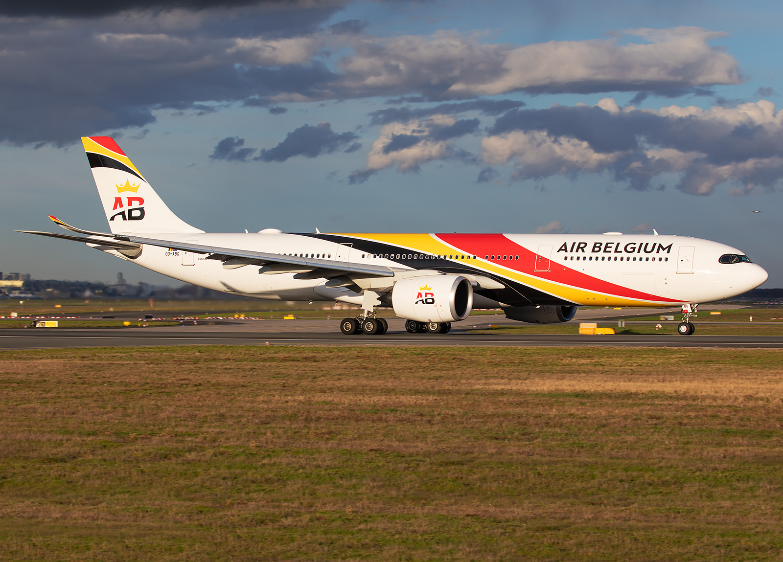 Emirates Airbus A380 Takeoff Frankfurt Airport<br />
A6-EOQ