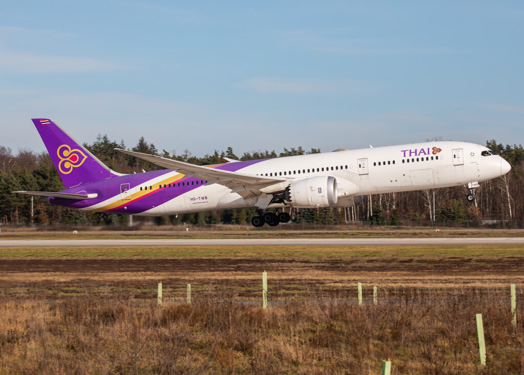 Emirates Airbus A380 Takeoff Frankfurt Airport<br />
A6-EOQ