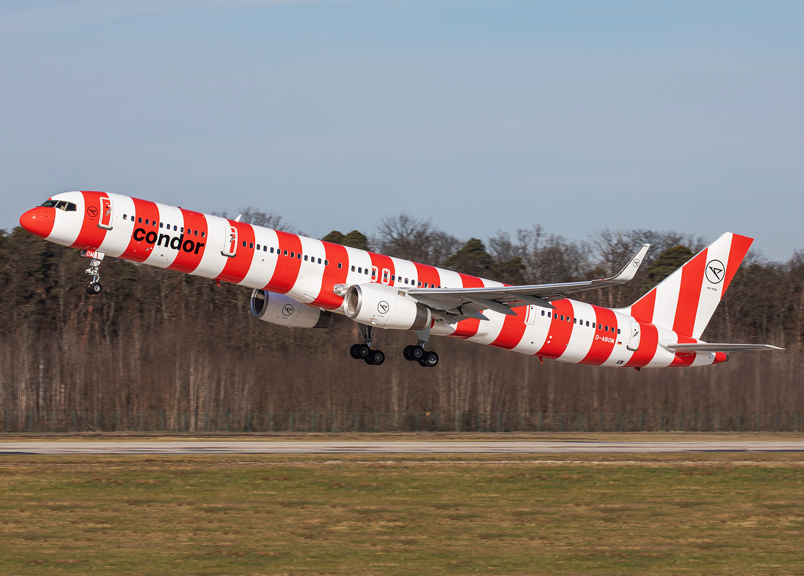 Emirates Airbus A380 Takeoff Frankfurt Airport<br />
A6-EOQ