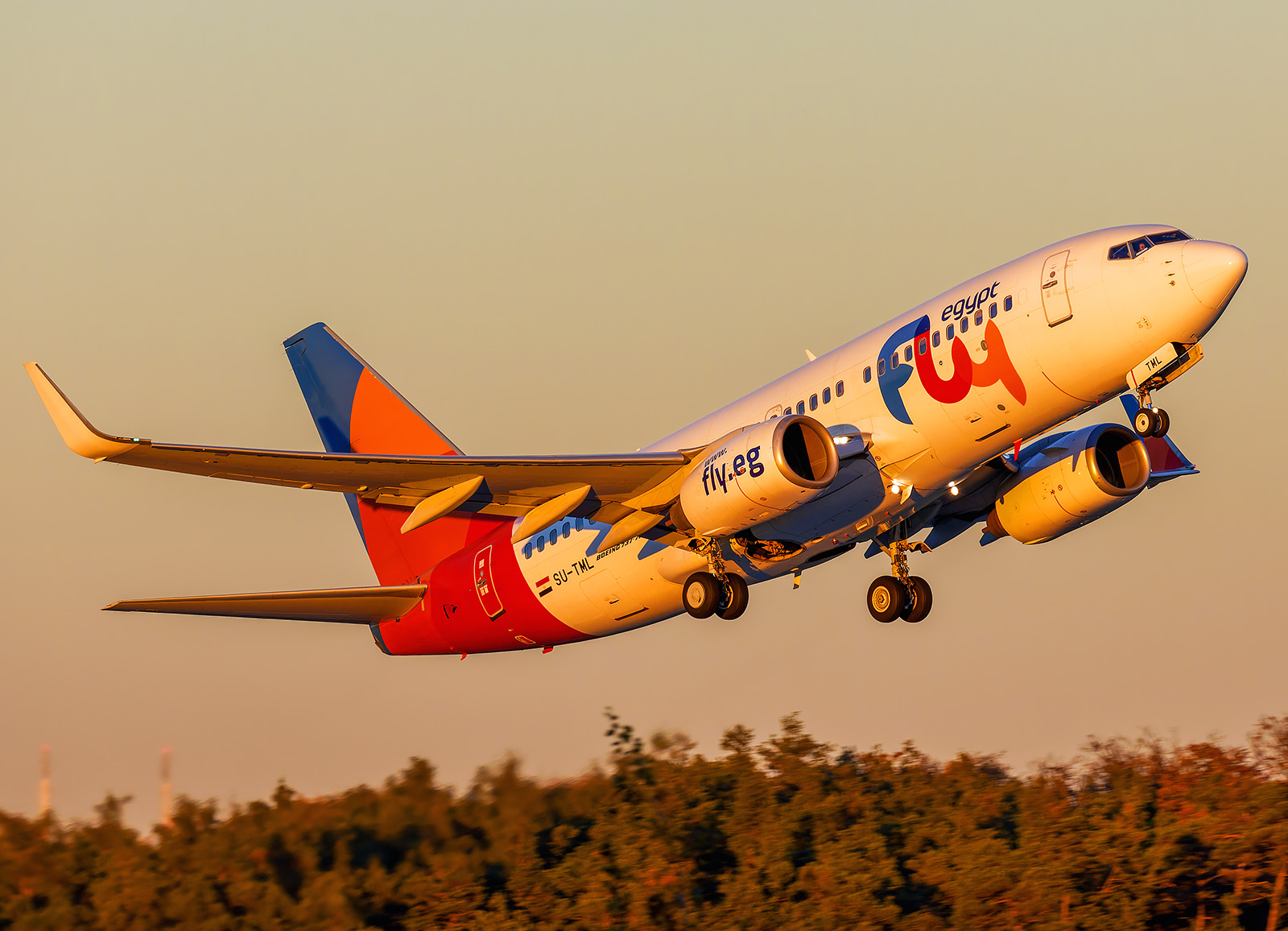 SU-TML Sonnenuntergang Startbahn West Frankfurt Flughafen Boeing 737-700 Fly Egypt Sunset Runway 18W Frankfurt Airport