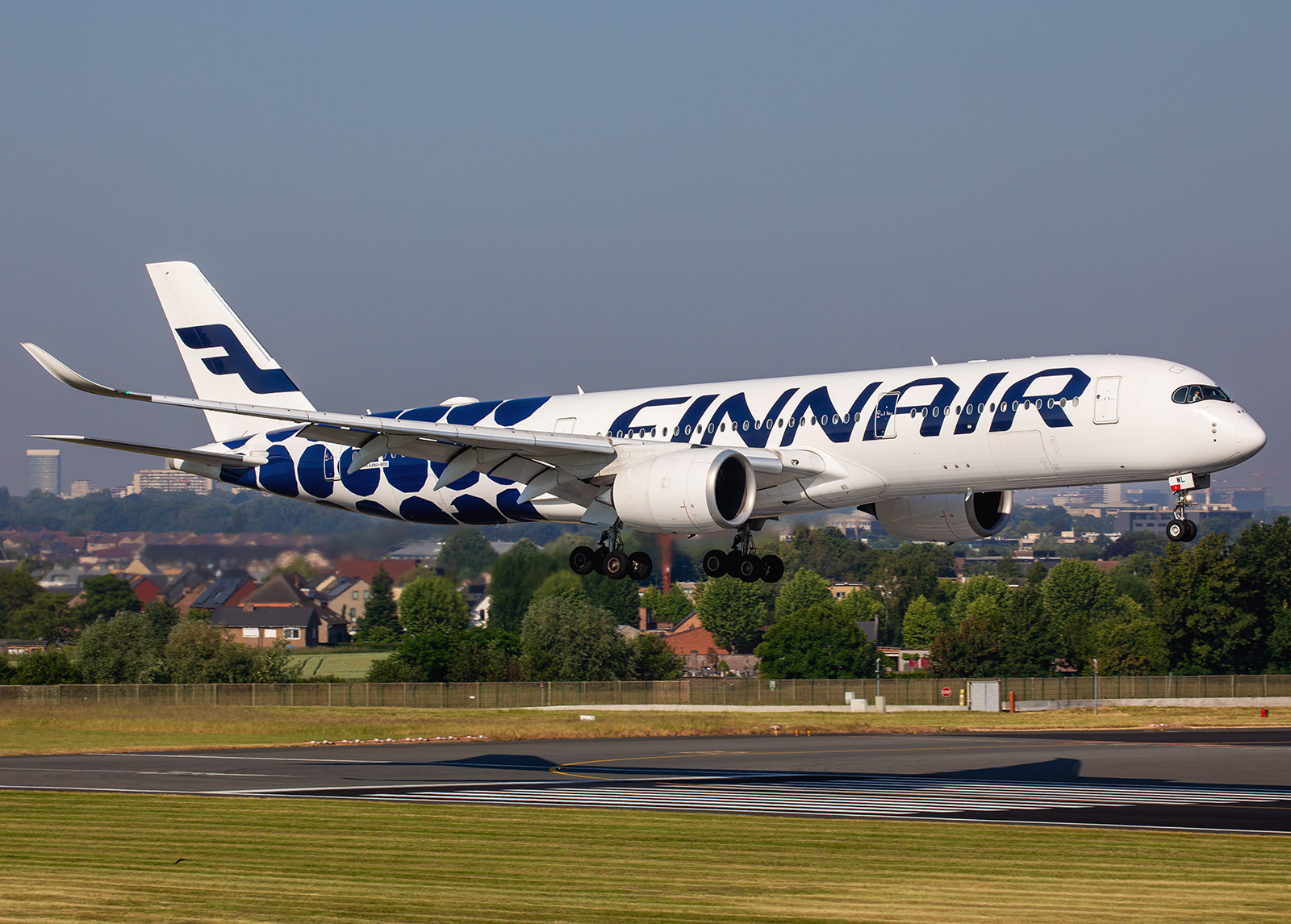 Emirates Airbus A380 Takeoff Frankfurt Airport<br />
A6-EOQ